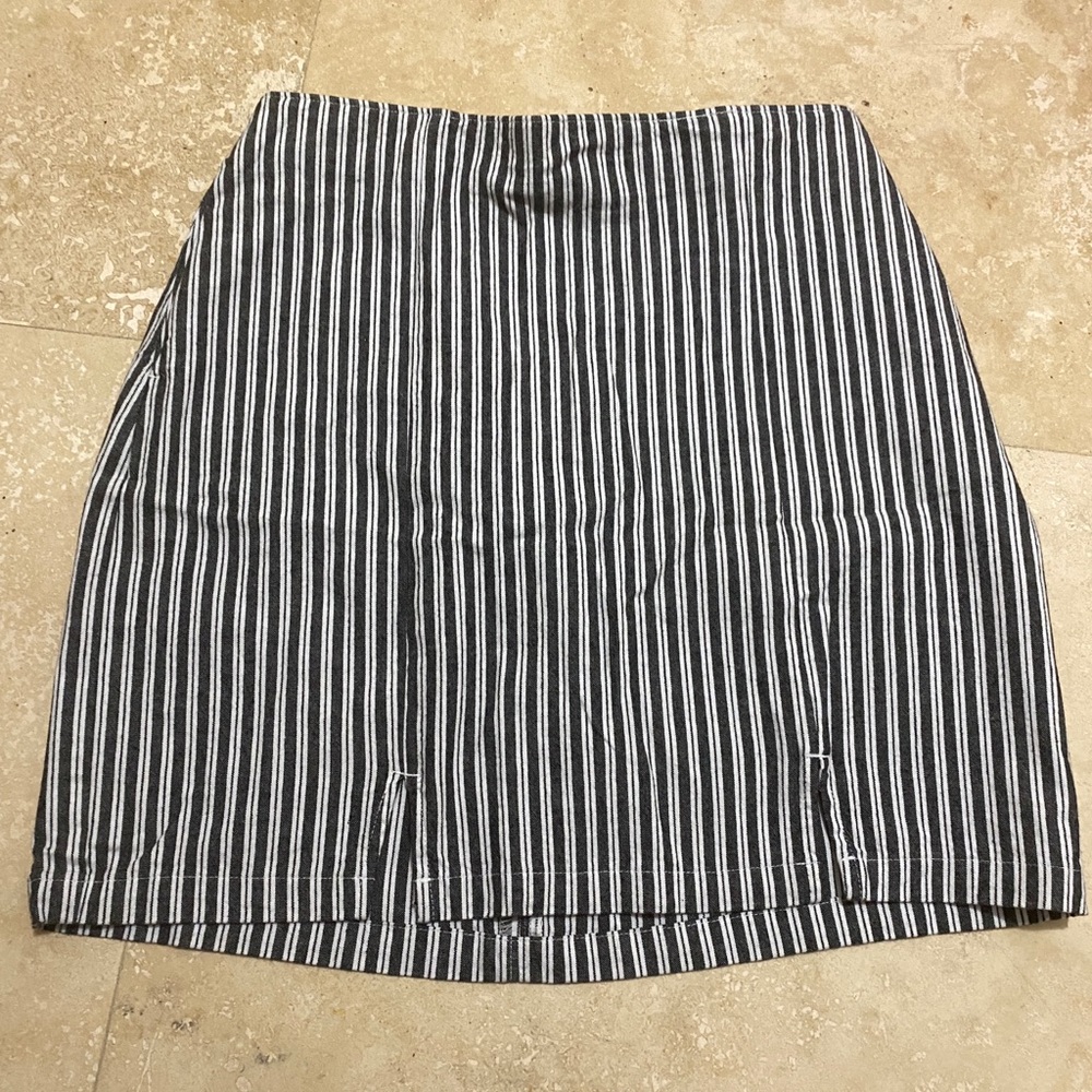 white and grey pinstriped skirt from hollister